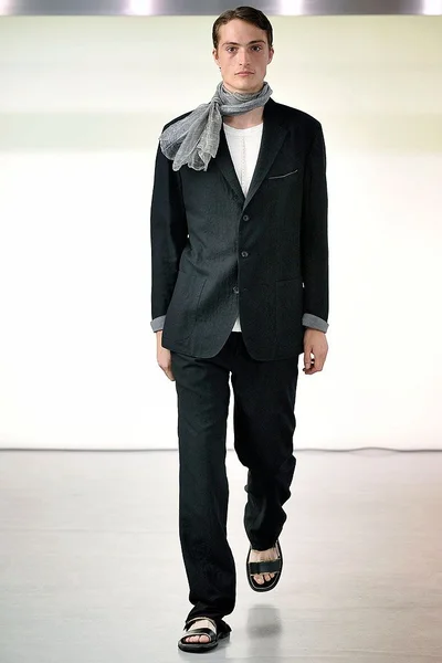 Look 10